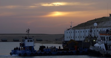 عبور 41 سفينة قناة السويس اليوم بحمولة 2,4 مليون طن