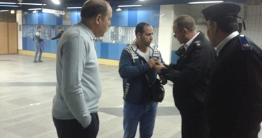 مدير شرطة النقل يفاجئ محطات المترو ويشدد على فحص حقائب الركاب