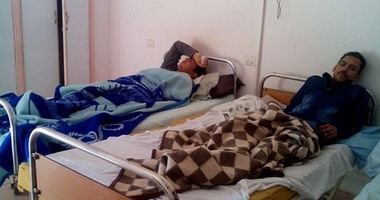 قراء "اليوم السابع" يرسلون صورا لإضراب عمال بمستشفى العاشر من رمضان