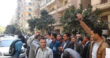 وقفة احتجاجية لحملة الماجستير ومعاقى محافظة القاهرة أمام مجلس الوزراء