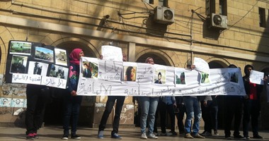 وقفة لطلاب الحركات الثورية بـجامعة القاهرة تضامنا مع اعتصام "هندسة الفيوم"
