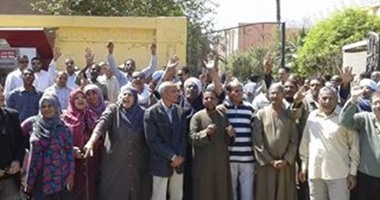وقفة احتجاجية للمؤقتين بـ"عقد المحافظ" فى المنيا للمطالبة بالتثبيت