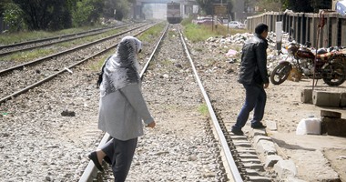 مصرع عامل صدمه قطار أثناء عبوره مزلقان بقرية السمطا فى سوهاج