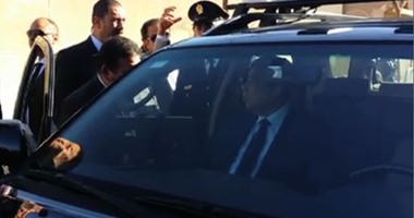 بالفيديو.. وزير الداخلية يتفقد سيارة شرطة مجهزة بكاميرات وأجهزة اتصال