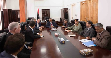 رئيس الوزراء الليبى يبحث مع شركات أجنبية تسليح قوات الجيش بالمعدات