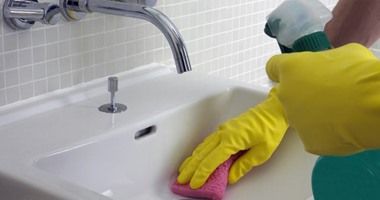 دراسة بلجيكية: كثرة تنظيف المنزل بالمبيضات يصيب الأطفال بأمراض معدية