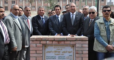 وزير الرياضة ومحافظ الاسكندرية يضعان حجر أساس إنشاء حمام سباحة أوليمبى بالاتحاد
