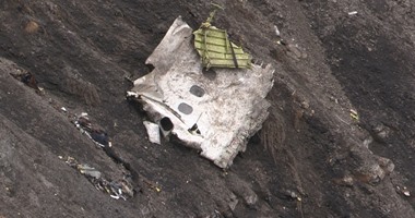 التحقيقات: أحد طيارى الطائرة الألمانية المحطمة علق خارج غرفة القيادة
