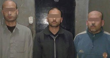 القبض على 3 مدرسين يلصقون صور مرسى على الجدران بالشرقية