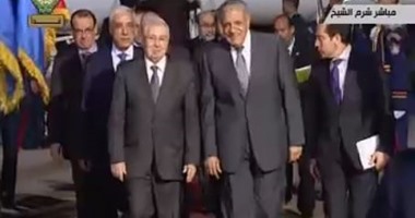محلب يستقبل رئيس مجلس الأمة الجزائرى بمطار شرم الشيخ