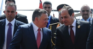 السيسى يستقبل ملك الأردن لدى وصوله مطار القاهرة للمشاركة فى القمة الثلاثية