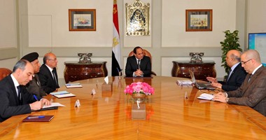 الرئيس السيسى يوجه بتمهيد الطرق المؤدية إلى المجتمعات العمرانية الجديدة