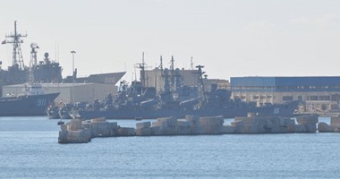 التليجراف: إرسال إيران سفنا حربية لسواحل عدن يهدد بصراع أوسع مع العرب