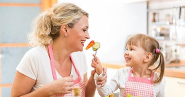 نصائح غذائية للحفاظ على صحة طفلك من سن الولادة حتى المدرسة