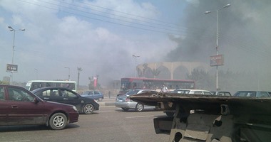 سيارات إسعاف تصل موقع حريق قاعة المؤتمرات بمدينة نصر تحسبا لوقوع إصابات