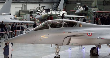 بالصور..الرئيس الفرنسى يزور مصنع طائرات رافال بعد توقيع الاتفاق مع مصر
