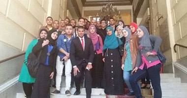 وفد من طلاب جامعة عين شمس وجبهة شباب مصرى يزورون البورصة