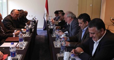 سامح شكرى يجتمع مع لجنة متابعة اجتماع القاهرة للمعارضة السورية