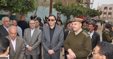 بالصور..محافظ بنى سويف يشارك مدير الأمن حملة أمنية بعزبة الصفيح