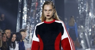 بالصور.. موضة الجلد تسيطر على عرض أزياء الماركة العالمية "Louis Vuitton"