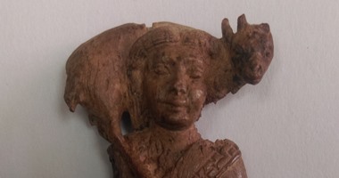 "الآثار"  تتسلم 3 قطع أثرية من الخارجية وتنقلها للمتحف المصرى