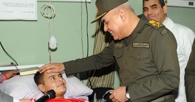 بالصور.. وزير الدفاع يزور المصابين خلال عمليات مكافحة الإرهاب بالمستشفيات العسكرية