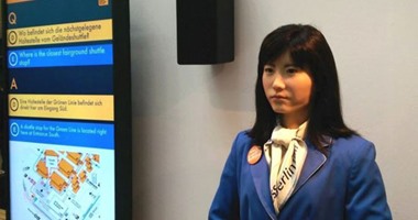 توشيبا تستعرض "روبوت" جديدا على شكل سيدة داخل معرض ITB فى ألمانيا