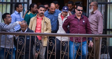 اقتياد تيمور السبكى إلى السجن لتنفيذ حكم حبسه 3 سنوات بقضية "سب سيدات مصر"