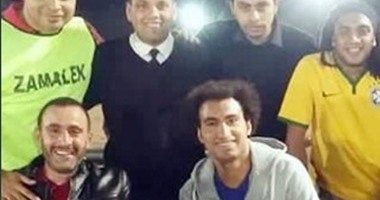 أحمد السقا ينشر صورة مع أبطال "مسرح مصر" بعد مباراة كرة قدم جمعت بينهم