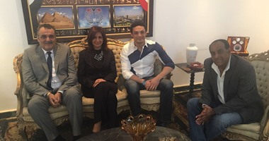 وزيرة الهجرة تلتقى فريق عمل فيلم "البر التانى" عن الهجرة غير الشرعية