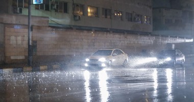 أمطار غزيرة ورعد وبرق بالقاهرة والجيزة وانقطاع الكهرباء عن بعض المناطق