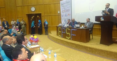رئيس جامعة كفر الشيخ يفتتح فعاليات الأسبوع العلمى