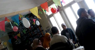 بالفيديو..قارئ يشكو موظفى حى شرق الإسكندرية لاحتفالهم بعيد ميلاد زميلهم