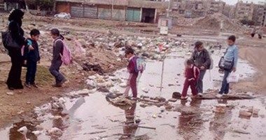 صحافة المواطن.. بالصور: مياه صالحة للشرب تغرق محيط مدارس بمحافظة بورسعيد 