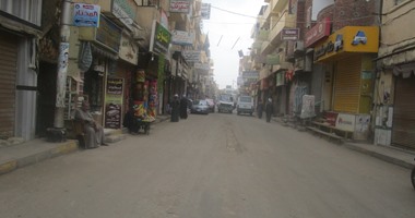 شرطة مرافق الأقصر تزيل 250 حالة تعد للباعة الجائلين بشارع أحمد عرابى بإسنا