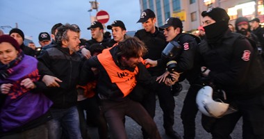 الشرطة التركية تطلق قنابل الغاز على مظاهرات مناهضة للحكومة والإرهاب