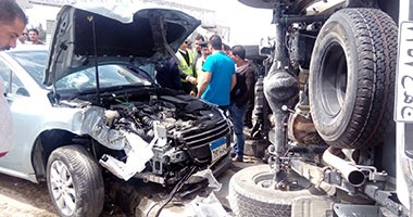إصابة 6 أشخاص فى حادث تصادم سيارتين بمحافظة المنيا