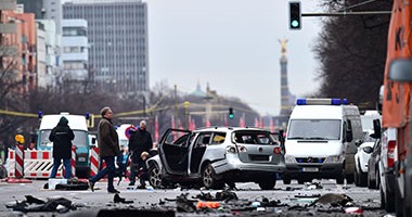 بالصور.. الشرطة الألمانية: انفجار سيارة فى برلين ومقتل قائدها