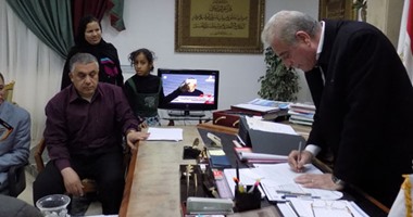 بالصور.. محافظ جنوب سيناء يستقبل 29 مواطنا فى مكتبه لمناقشة مشاكلهم