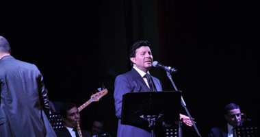 هانى شاكر يتألق بأجمل أغانيه فى حفل جامعة القاهرة