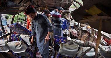 مقتل 15 شخصا فى انفجار قنبلة بحافلة فى شمال غرب باكستان