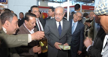 شريف إسماعيل و5 وزراء يفتتحون معرض القاهرة الدولى للمنتجات بأرض المعارض