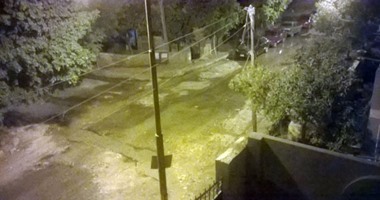 صحافة المواطن.. بالصور.. إنفجار ماسورة مياه بإحدى شوارع منطقة وادى حوف بحلوان