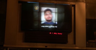 بالصور..السكة الحديد تعرض صور الهاربين من السجون على شاشات عرض المحطات