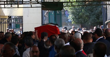 وصول جثمان نجل محمد عمر إلى مدافن الأسرة بالمنارة