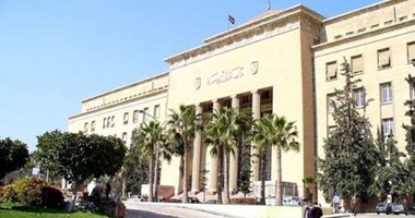 أمن هندسة القاهرة يغلق الباب الرئيسى للكلية بسبب ضغط طلاب التنسيق