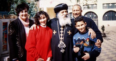 "البطريرك مع عائلته".. صور نادرة للبابا شنودة فى ذكرى وفاته الرابعة