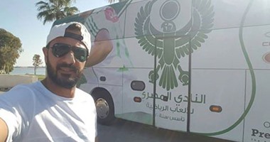 بالصور.. محمد شوقى لاعب الأهلى السابق يؤازر المصرى فى معسكره قبل مباراة الكأس