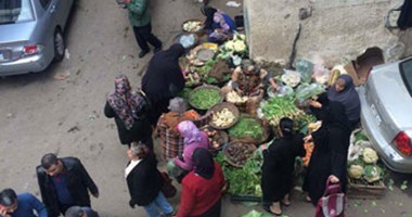 بالصور.. قارئ يشكو من انتشار الباعة الجائلين بشوارع شبرا مصر