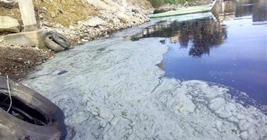 قارئ يشارك بفيديو لتلوث النيل بالصرف الصناعى فى قرية العطف بالبحيرة